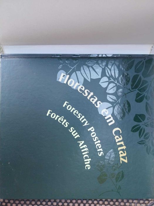 Florestas em cartaz. Álbum de cartazes editados em mais de 40 países.