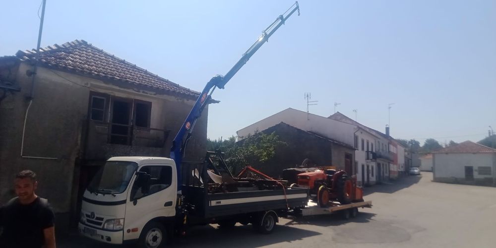 Aluguer de Carrinha com Grua e atrelado de 5,5 metros Com Motorista