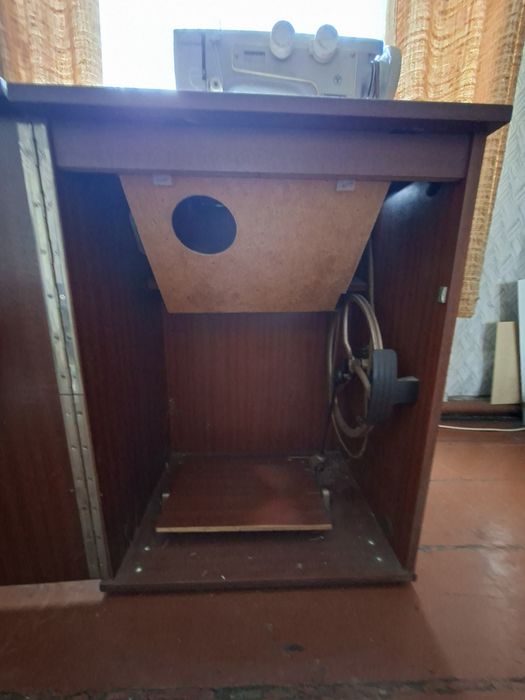 Продам швейну машинку Подольск