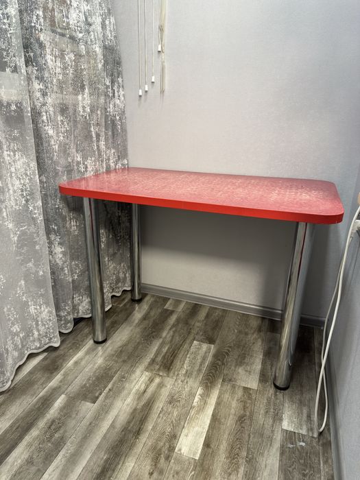 Продам кухоннний стіл