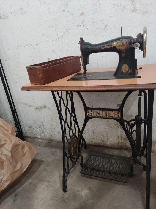 Maquina de costura Singer antiga