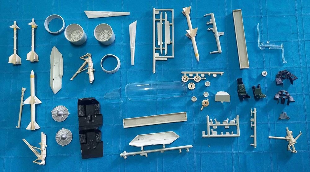 Kit modelismo F-14 Revell 1/32 para peças