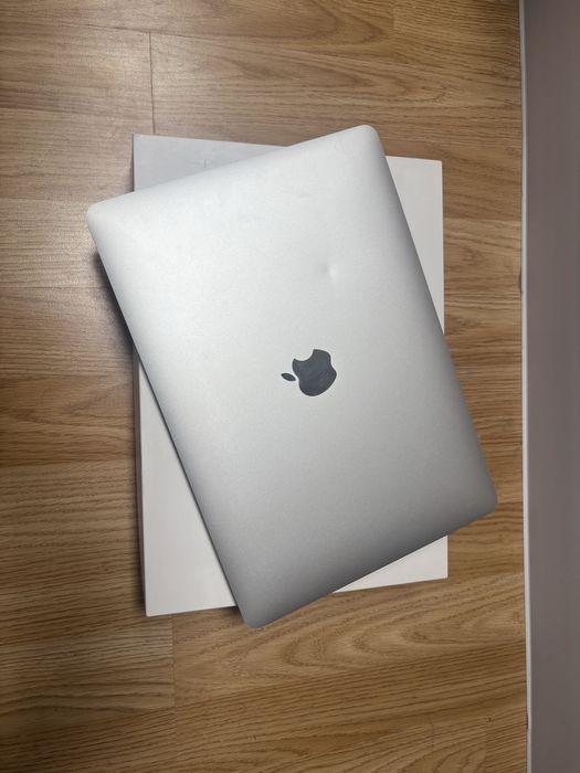 Ноутбук Macbook Air 2020 Retina 13-inch Silver [ 256 SSD / 8 GB ]