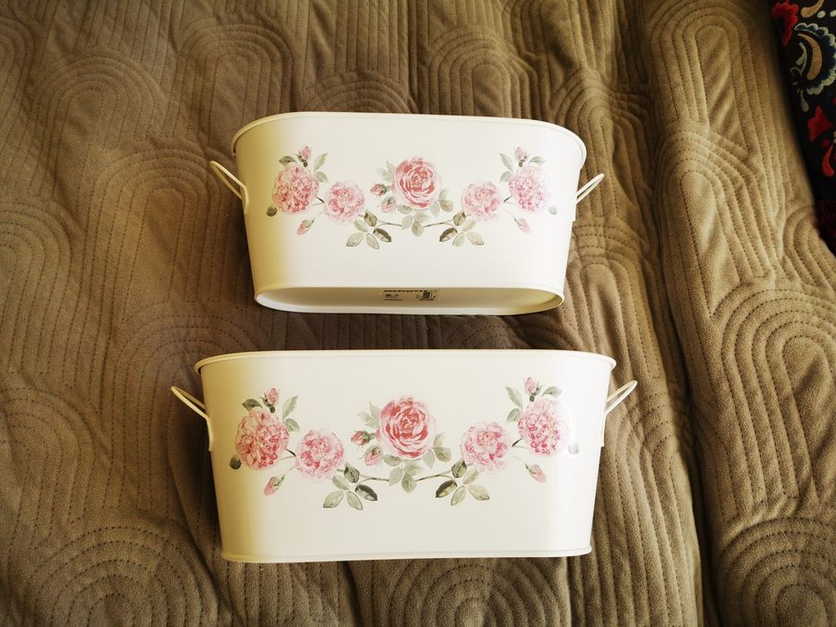 Dwie osłonki na doniczki Roseppar Ikea