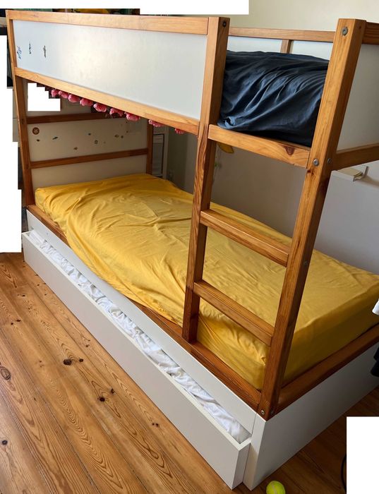 Cama Infantil IKEA KURA em Pinho com Gavetão (3 dormidas)