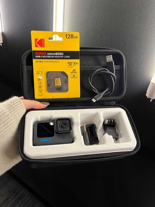 Екшн-камера GoPro Hero 10 з флешкою