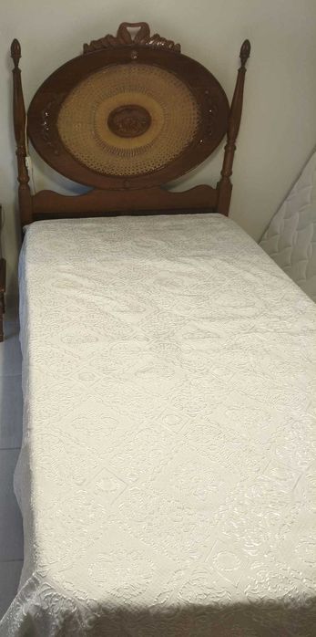 Cama em madeira + estrado + colchão solteiro