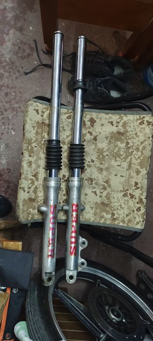 Вилка для мотоцикла в зборі терміново!