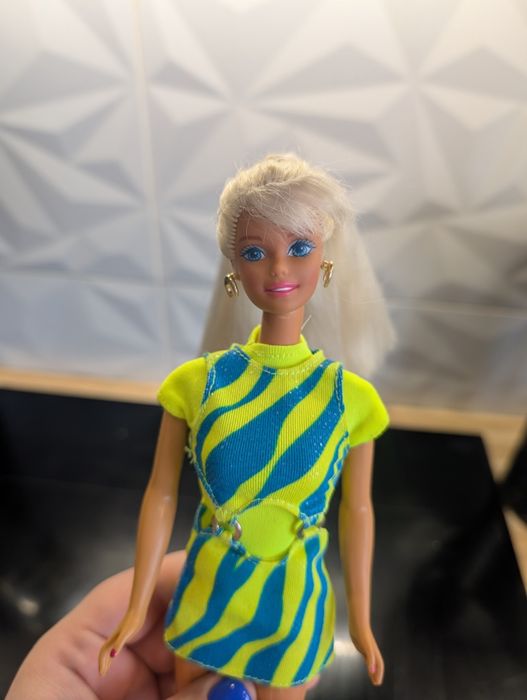 Moovin groovin Barbie 1997