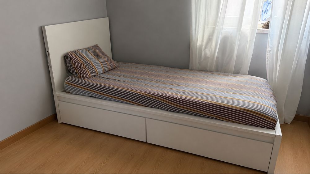 Cama branca com gavetas 105x190