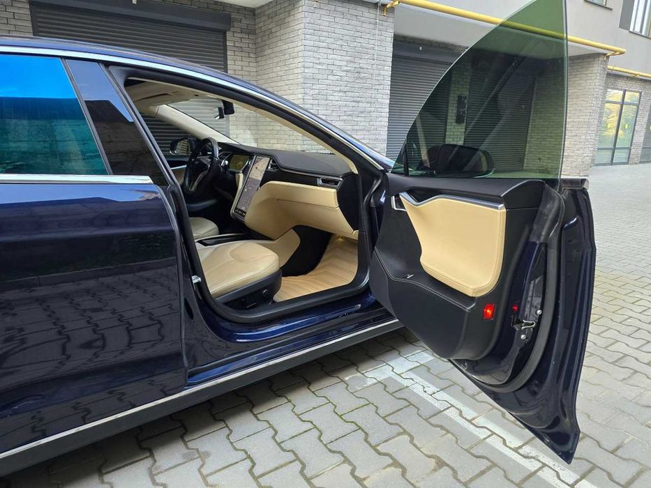 Продам  Tesla Model S 2014. Можна в розстрочку, під викуп.