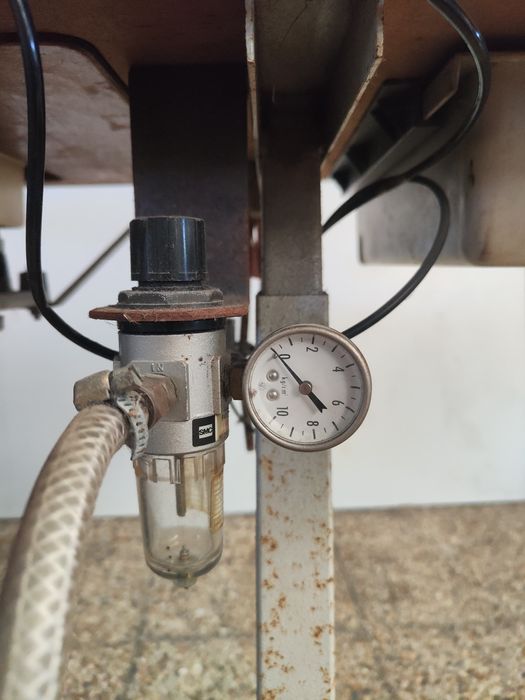 máquina industrial de corte cose com faca e aspiração/coletor ·Brother