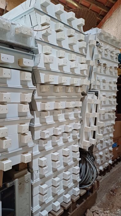 Luminárias/armaduras quadradas p/teto falso 60x60 c/lâmpadas