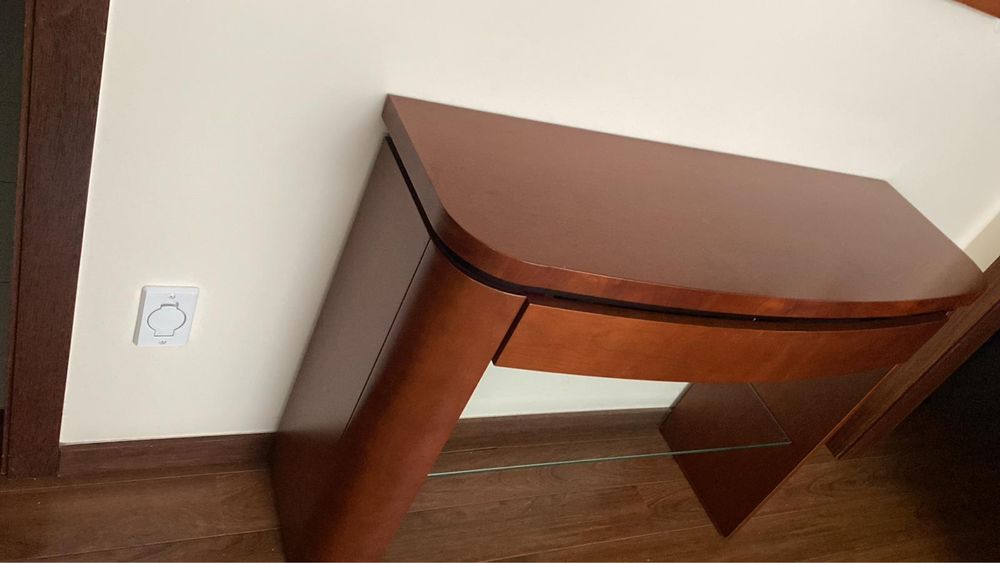 Movel e quadro usado em bom estado movel tem gaveta