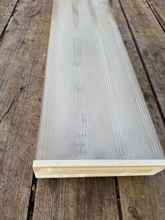 Armadura de teto com lampadas