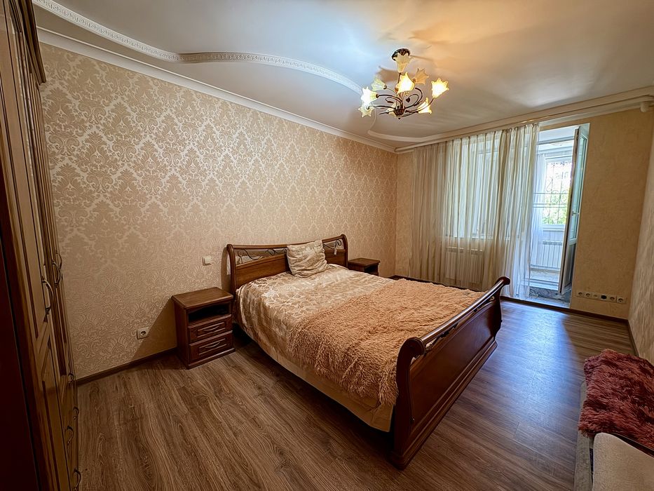 Продається 3х кімнатна квартра 105м2, вул. Дружби Народів 228а