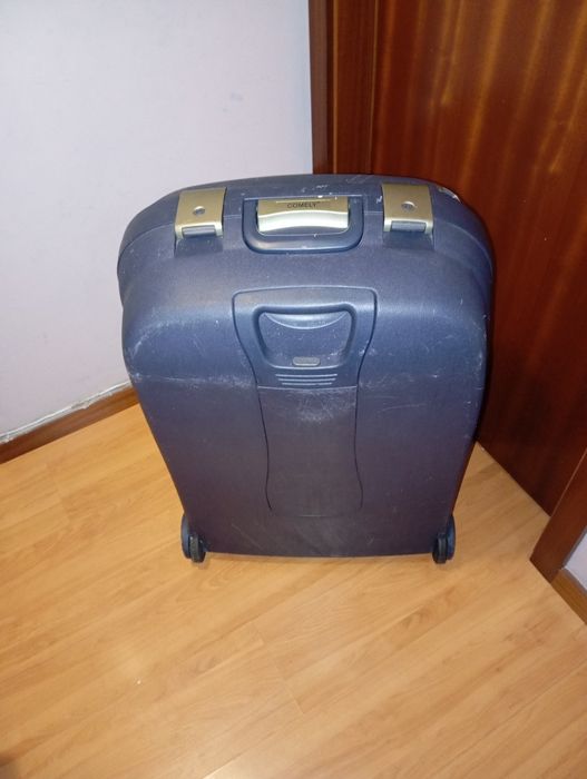 Vendo Mala de viagem rígida 30 Kilos mala de porão