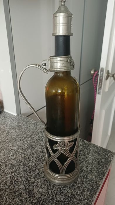 Suporte de garrafa em estanho com tanpa