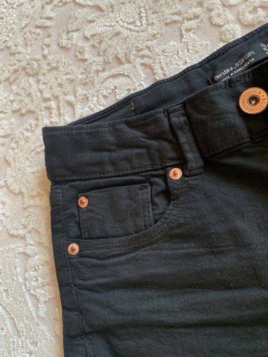 Шорти  Bershka  EUR 34