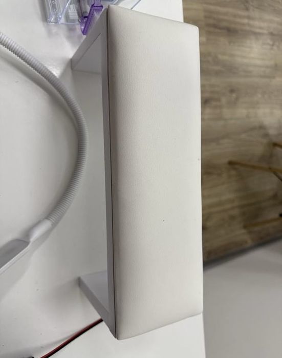 Терміново продаю стіл, полицю