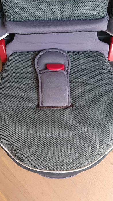 Cadeira auto Chicco Fold & Go i-Size (100 - 150cm)