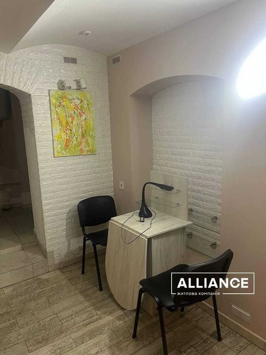 Хороша комерція з ремонтом в самому центрі міста! 70м2