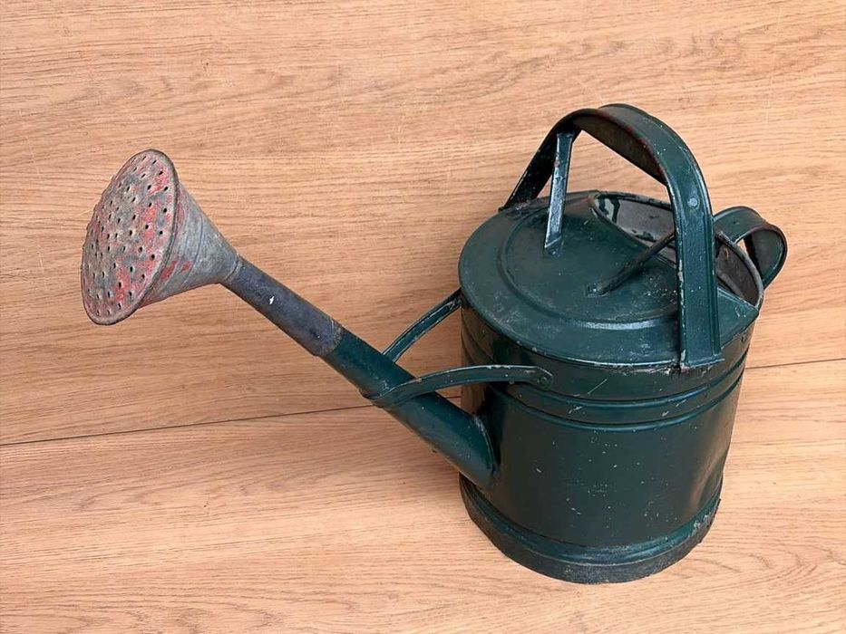 Regador antigo em latão