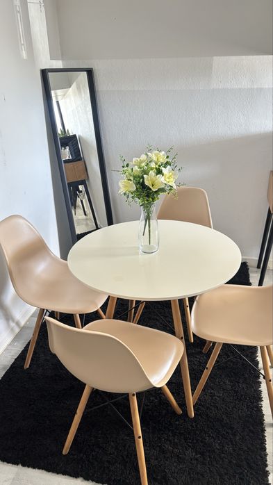 Mesa redonda de sala