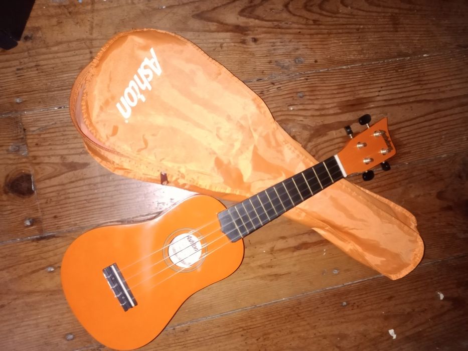 ukulele Ashton ,cor de laranja