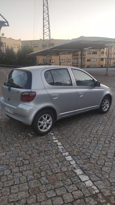 Toyota Yaris impecável