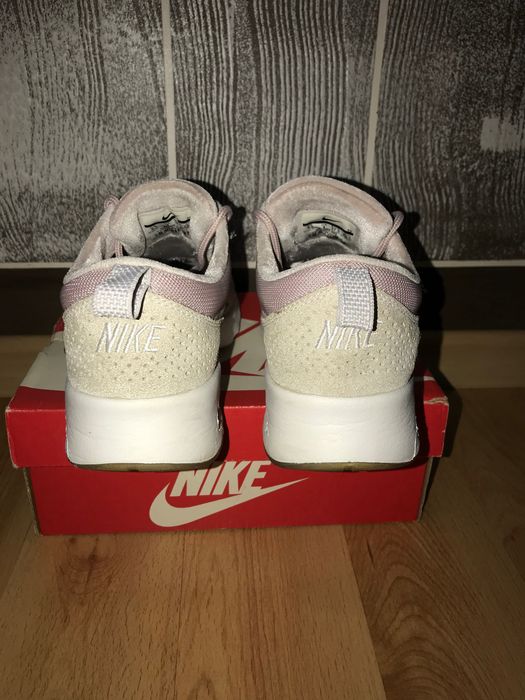 Пудрові кросівки Nike Air Max оригінал кроссовки замшевые