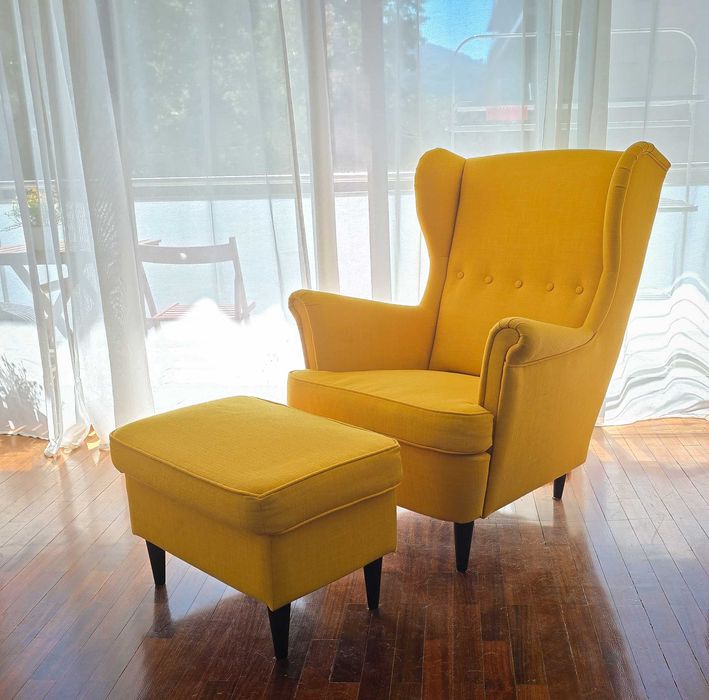 Poltrona IKEA com apoio de pés – Amarelo mostarda