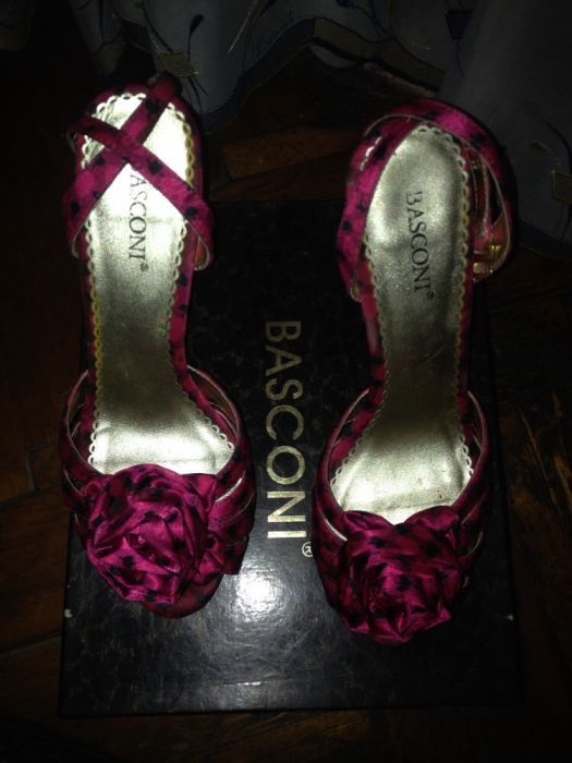 Продам шикарные босоножки Basconi