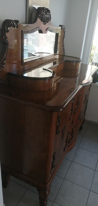 Zabytkowa komoda z lustrem