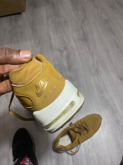 Air Max Gold edition