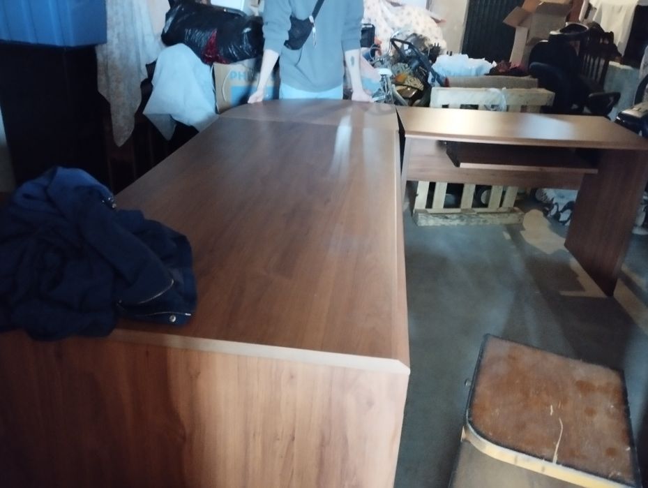 Secretária de escritório, cor cerejeira, com 2 módulos e 2 gavetas