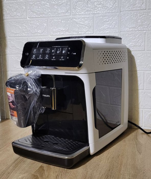 Кавомашина ,кавоварка , кофеварка Philips EP 3200 Series LatteGo