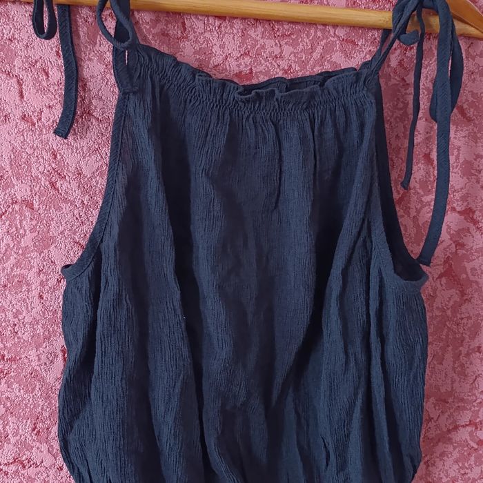 Топ чорний короткий H&M