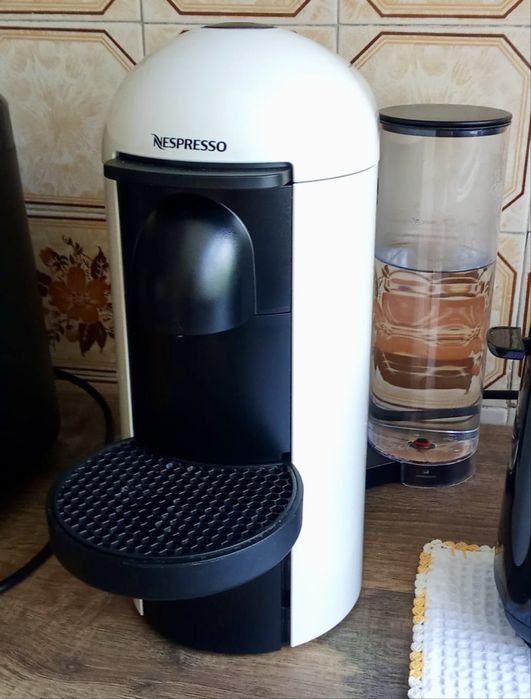 Maquina nespresso vertuo plus c branca