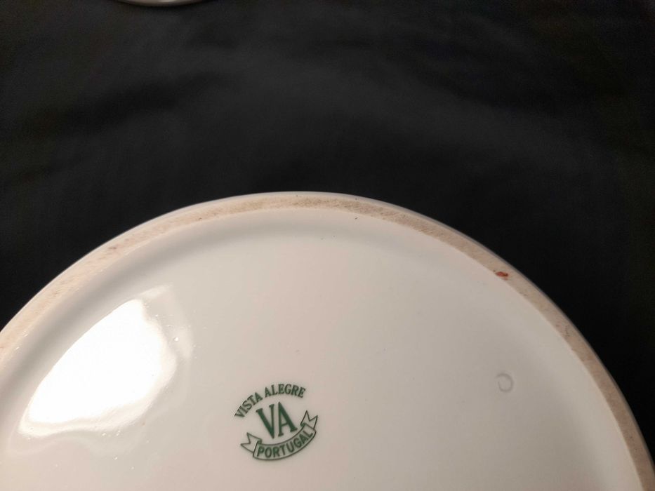 Canjirão Vista Alegre pintado à mão e talha fundação Ricardo Espírito