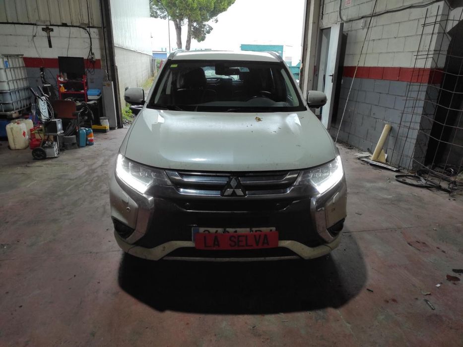 Chapeleira Da Mala Mitsubishi Outlander