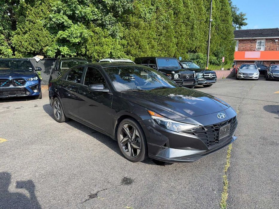 Hyundai Elantra      2022