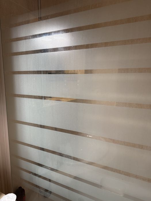 Banheira de hidromassagem e vidro temperado listas fosco