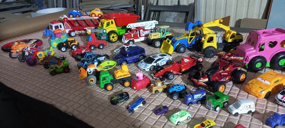 Дитячі іграшкові машинки/трактори/мотоцикли/авто поліції ,ціна за все