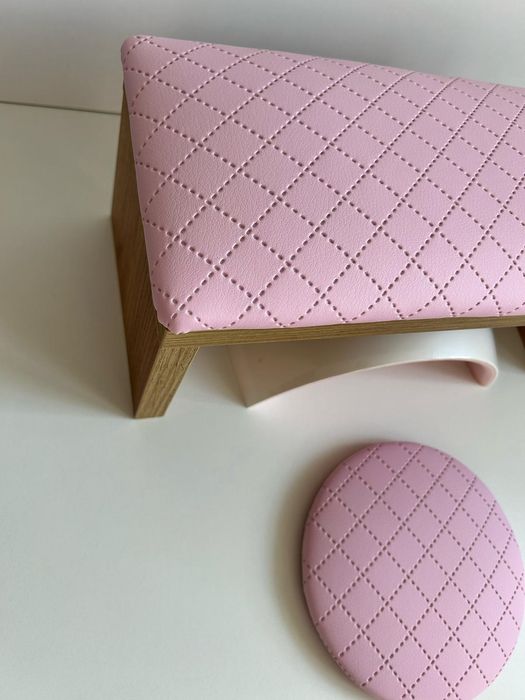 Podpórka do manicure paznokci pod dłoń. Komplet pudrowy róż pikowany