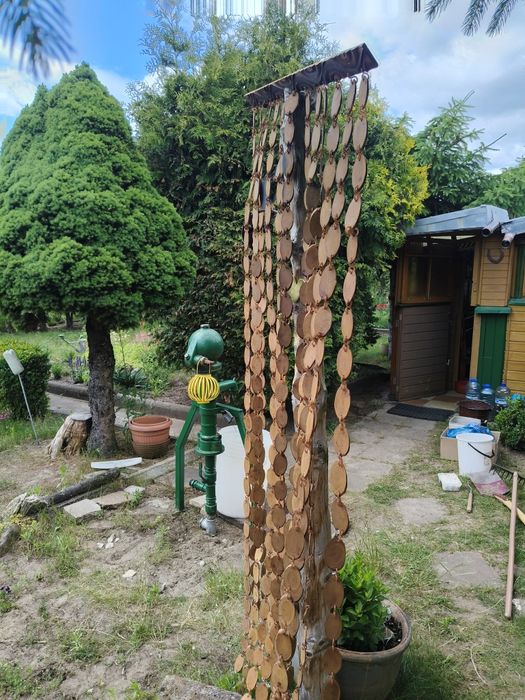 Zasłona na drzwi z drewna