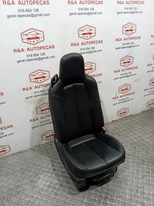 Conjunto de Bancos Mazda MX-5 NC em Pele Original