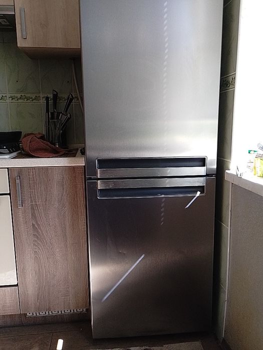 Продам б/у холодильник Whirlpool
