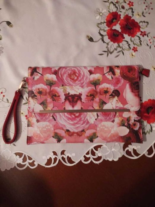 Duza kopertowka w roze.