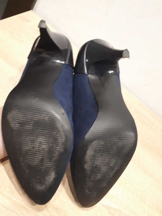 Obcasy granatowe rozm. 35